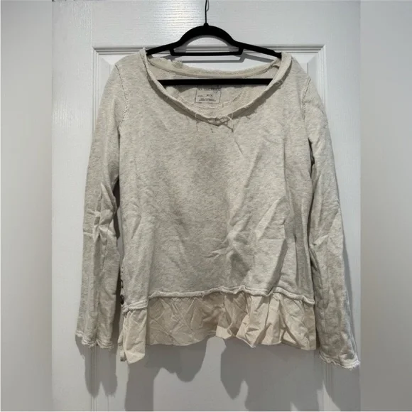 We The Free Ivory Ruffled Bottom Sweater Size M - Picture 3 of 4